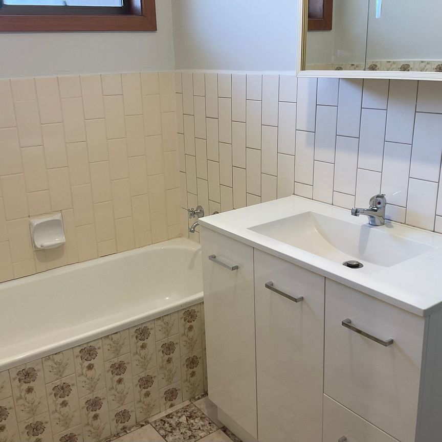 Tarneit And Tidy Unit - Photo 1