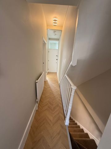 3 Bed Terraced House, St. Stephens Grove, SE13 - Photo 2