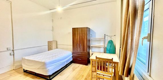 Holloway Road, Islington, London, N7 - Photo 2