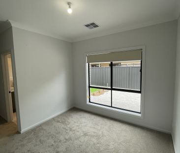Spacious 3-Bedroom Family Home in the Heart of Tea Tree Gully! - Photo 2