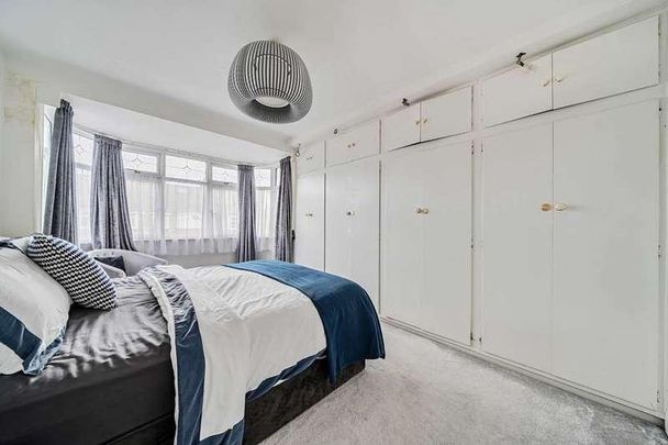Nightingale Close, Chingford, E4 - Photo 1