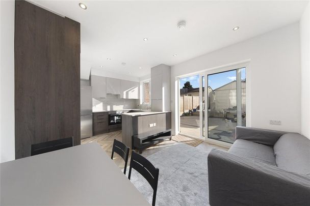 4 bedroom terraced house to rent - Photo 1