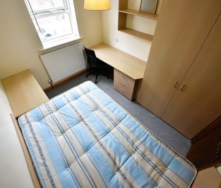 5 bedroom House in Howden Place, Leeds - Photo 6