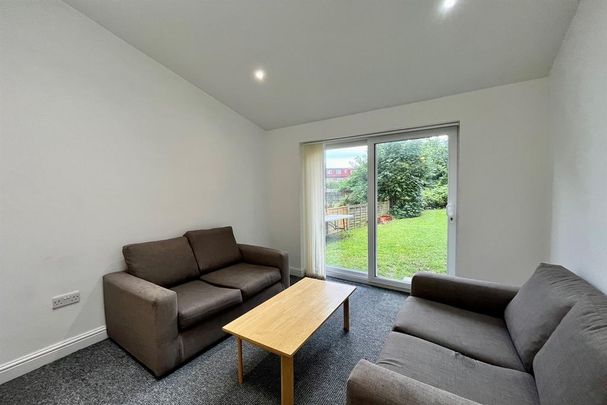 4 bedroom terraced house to rent - Photo 1