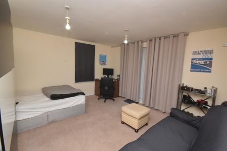 3 bedroom flat to rent - Photo 3