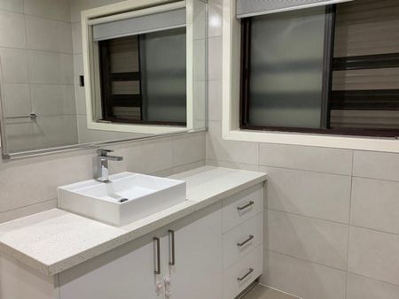 HOME IN PERFECT LOCATION ! - Photo 3