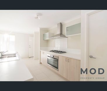 8 Derwent St, Ellenbrook, WA 6069 - Photo 1