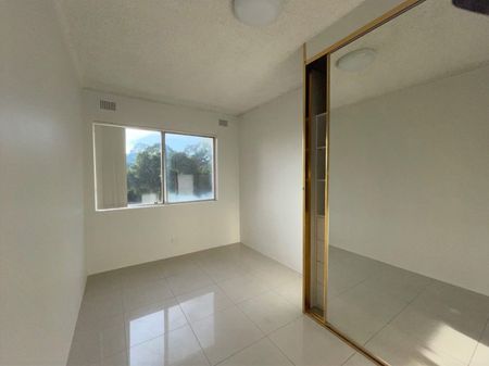 LARGE 3 BEDROOM UNIT - WALK TO ALL AMENITIES - Photo 3