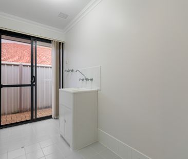 Spacious 4-Bedroom, 2-Bathroom Family Home in Secret Harbour - Photo 5