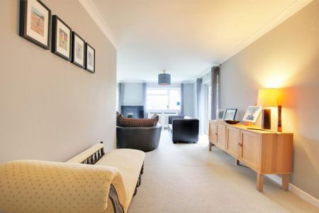 4 bedroom detached bungalow to rent - Photo 3