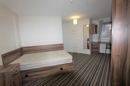 5 bedroom flat to rent - Photo 5