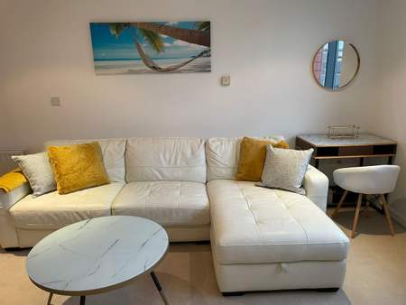 East India Dock Road, London, E14 - Photo 2