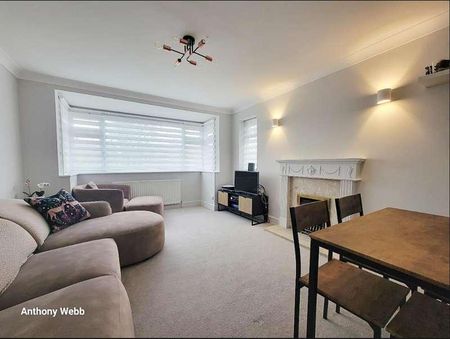 Berry Close, Winchmore Hill, N21 - Photo 2