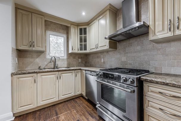 For Lease - 150 Davisville Avenue Unit# Main, Toronto, Ontario - Photo 1