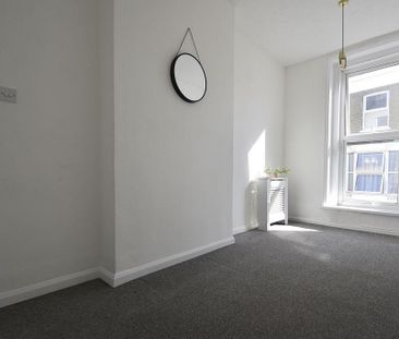 3 bedroom flat to rent - Photo 6