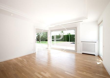 House for rent, with garden and pool in Pedralbes. - Photo 4
