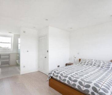 4 bedroom terraced house to rent - Photo 2