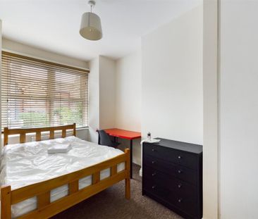 Sandown Road, Brighton - Photo 2