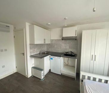 Studio to rent - Photo 2