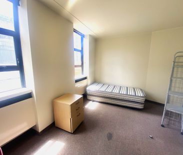 Effortless Inner-City Living – Power Included! - Photo 3