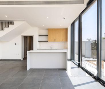 Spacious 4 br | Semi-Detached Villa | Brand New - Photo 4