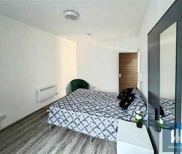 1 bedroom in a house share to rent - Photo 2