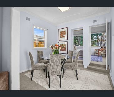 NORTH FACING BUNGALOW IN A PREMIER COASTAL ADDRESS - Photo 2