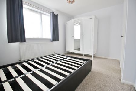 1 Bed Flat - Photo 3