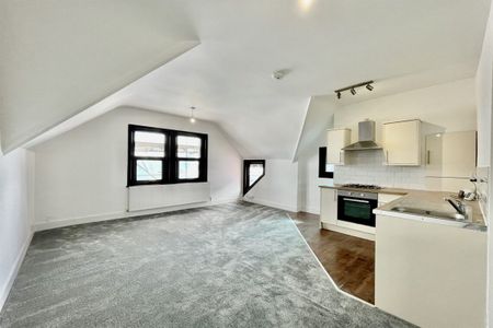 2 bed Flat Winton Hall, Westcliff Avenue, Westcliff-on-Sea, SS0 - Photo 4