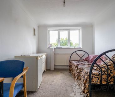 4 Bedroom - Photo 6