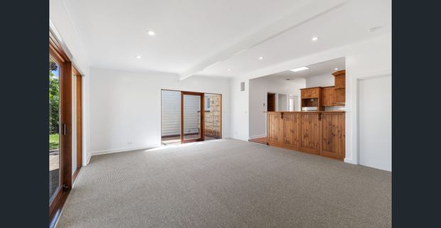 Find space: where family living meets coastal convenience - Photo 1