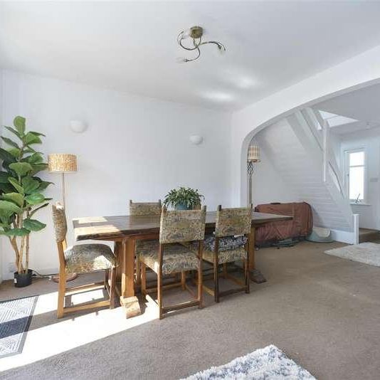 The Common, Cranleigh, GU6 - Photo 1