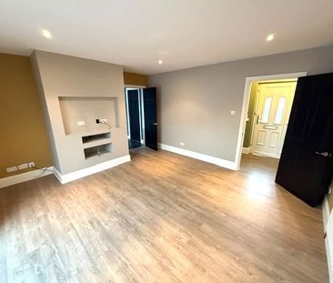 3 Bed Terraced House, Throstle Walk, LS10 - Photo 3