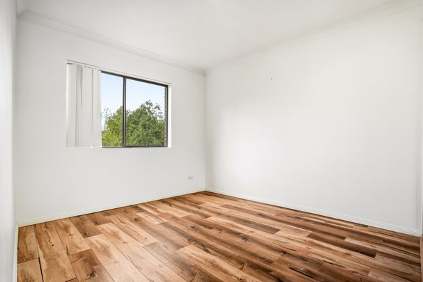 Air-Conditioned Two-Bedroom Unit with Renovated Kitchen and Bathroom! - Photo 1