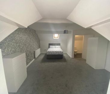 1 bedroom in a house share to rent - Photo 3