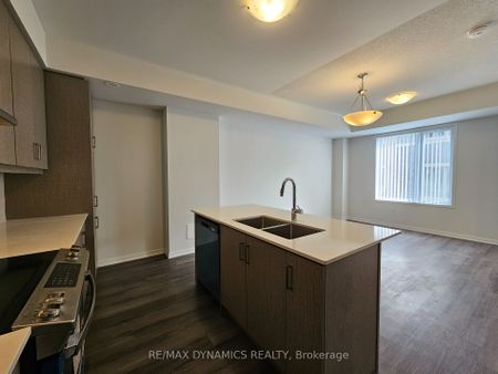 Condo Townhouse For Lease | N8143924 - Photo 5