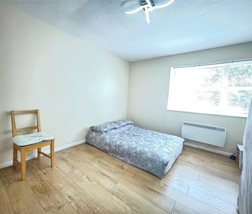 Cypress Walk, Englefield Green, TW20 0PA - Photo 3