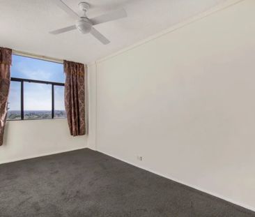 Perfect location with panoramic views - Photo 6