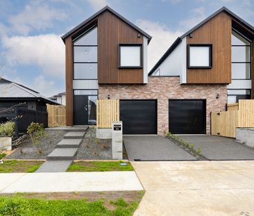 For rent is a luxurious, high-spec three-bedroom townhouse located ... - Photo 1