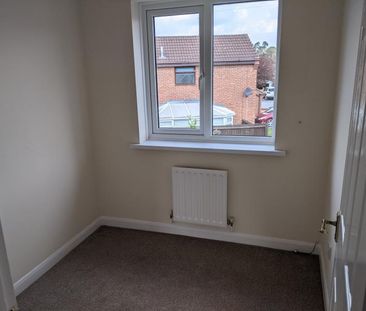 3 bedroom semi-detached house to rent - Photo 3