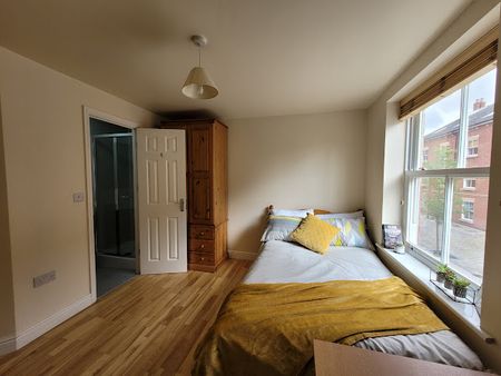 Room 4 Available, En Suite, 11 Bedroom House, Willowbank Mews- Student Accommodation Coventry - Photo 4