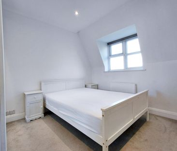 The Gables, Waldeck Road, London W13 - Photo 3