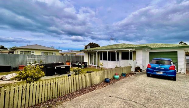 Comfortable Two Bedroom - Photo 1