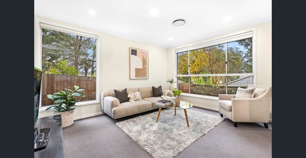 Spacious, Stylish Family Home – 300m to Train, Schools & Shops - Photo 1