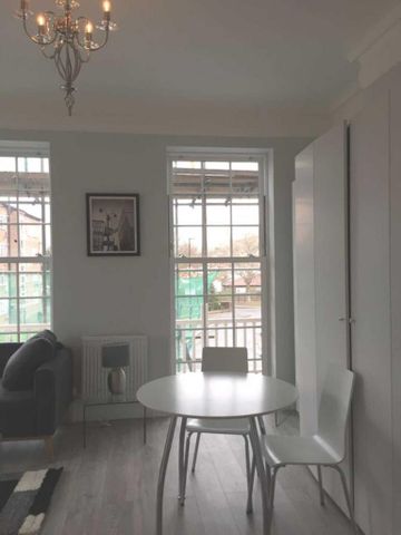 Studio to rent - Photo 2