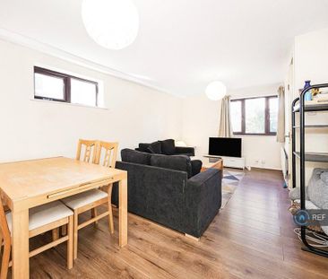 4 bedroom semi-detached house to rent - Photo 3