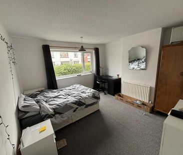 4 bedroom semi-detached house to rent - Photo 5