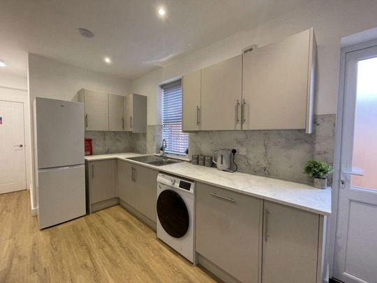 1 bedroom in a house share to rent - Photo 1