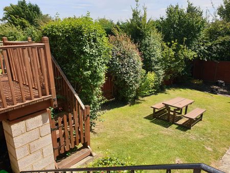 🧋F. M Property Solutions Are Pleased To Present This Property In A Great Location, Close To Local Shops, Town Centre And The Beautiful High Wycombe Countryside. The Best Of Both Worlds🧋 Room 5 - Photo 5