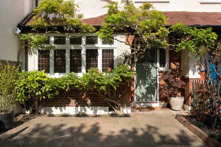 4 Bed Terraced House, Wiverton Road, SE26 - Photo 2